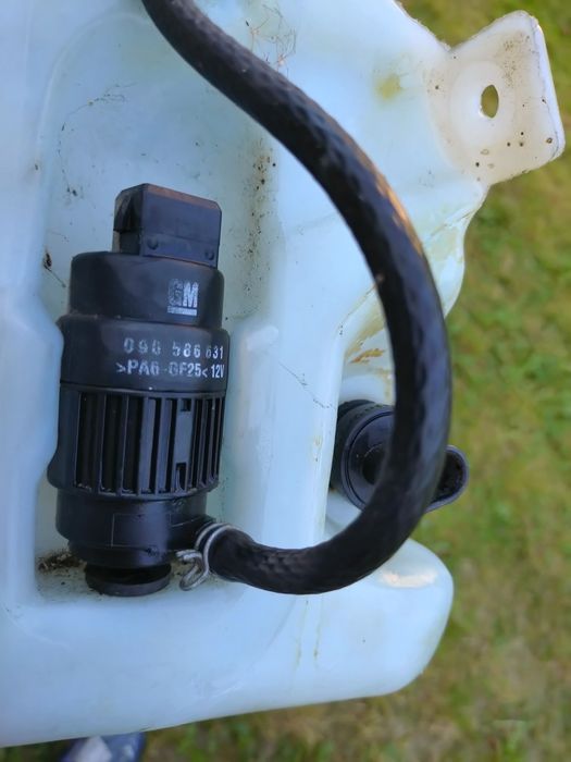 Бачок омивача вектра б.97р.з моторчиком седан.