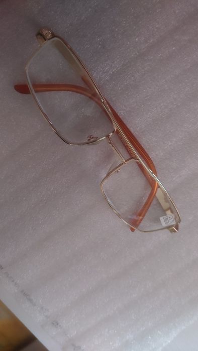 Новые красивые  очки для зрения( линзы стекло) ,   (диоптрии + 3.75)