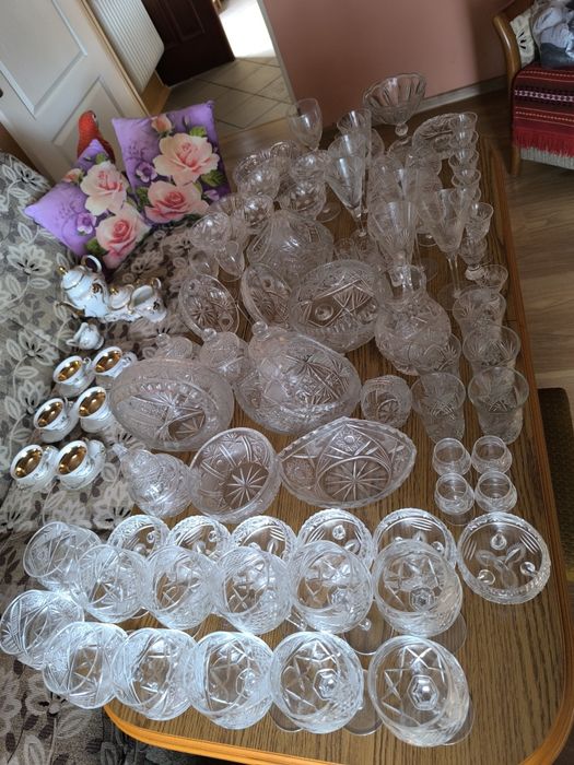 Zestaw szkła, kryształów i porcelany – komplet do jadalni / kredensu