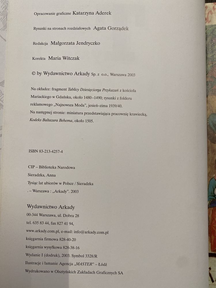 Tysiąc lat ubiorów w Polsce - Anna Sieradzka