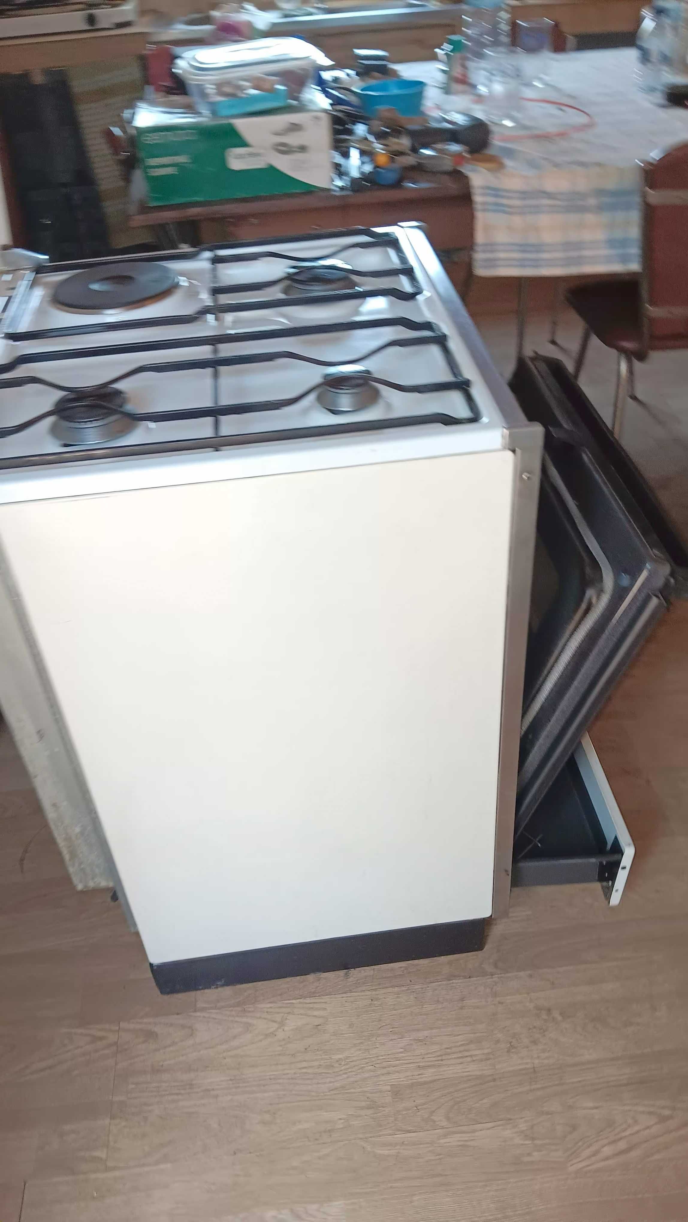Fogão a gaz e eletrico