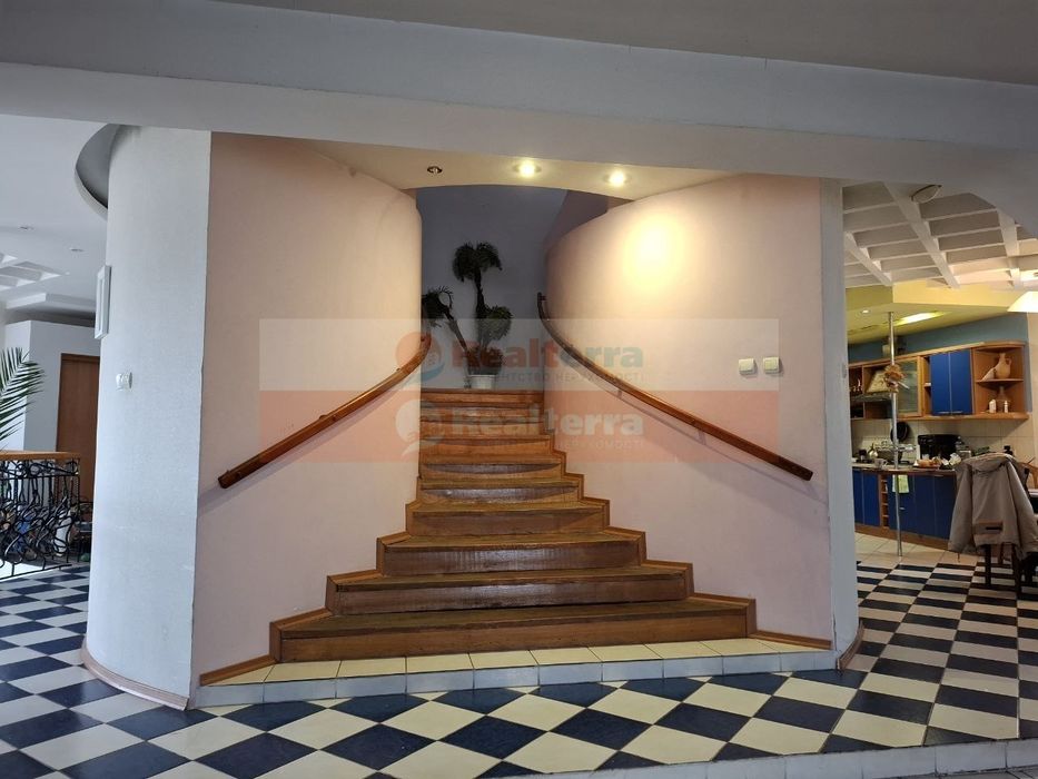 Без %. Продаж будинку 560м2 з гаражем, 70соток, Радомишль