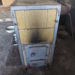 Piec kaflowy w ramach metalowych