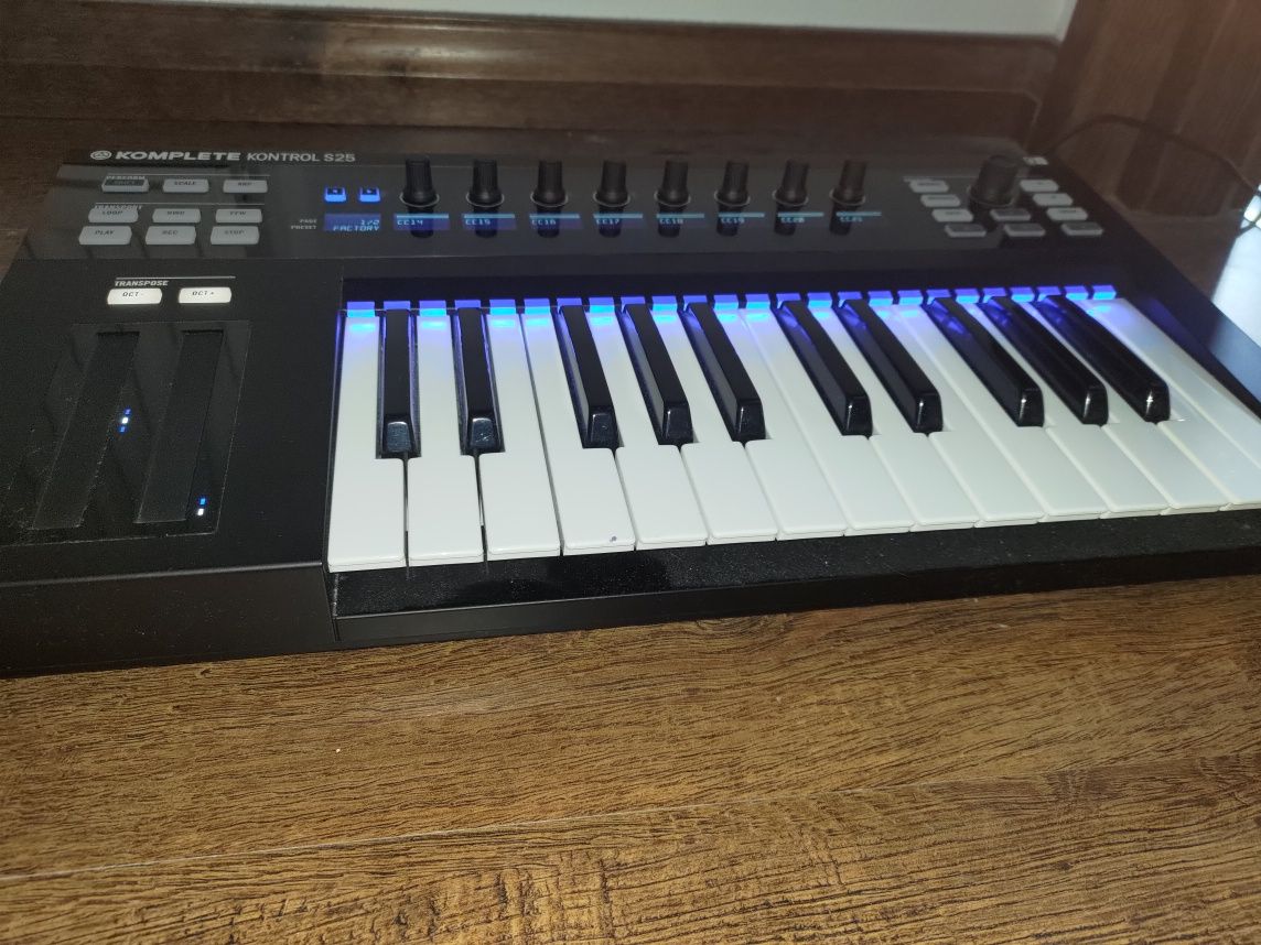 Komplete Kontrol MK1 S25 klawiatura sterująca MIDI