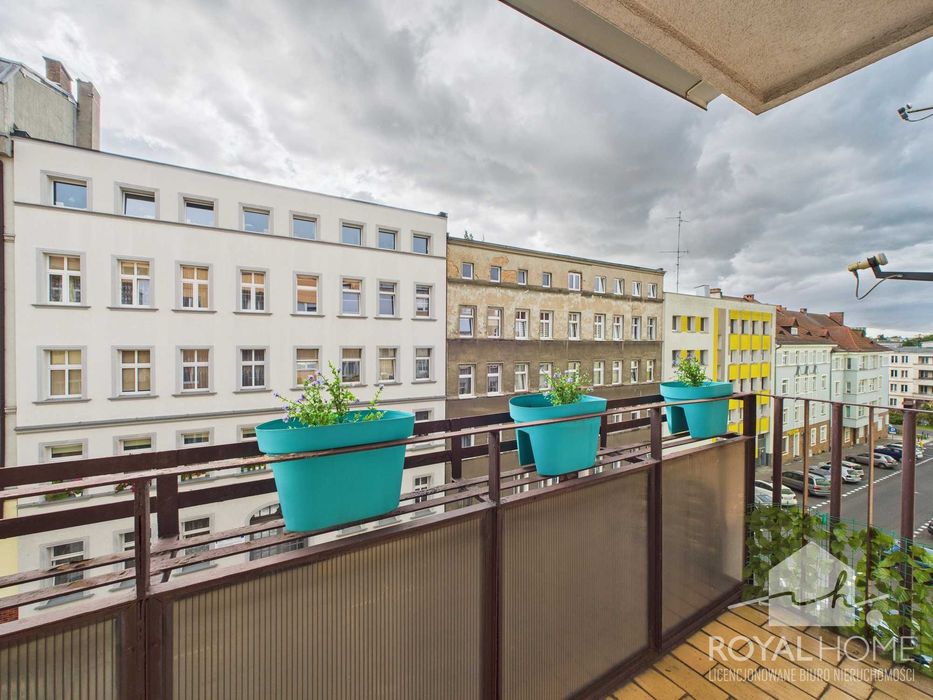 Dwa pokoje z balkonem w super lokalizacji!