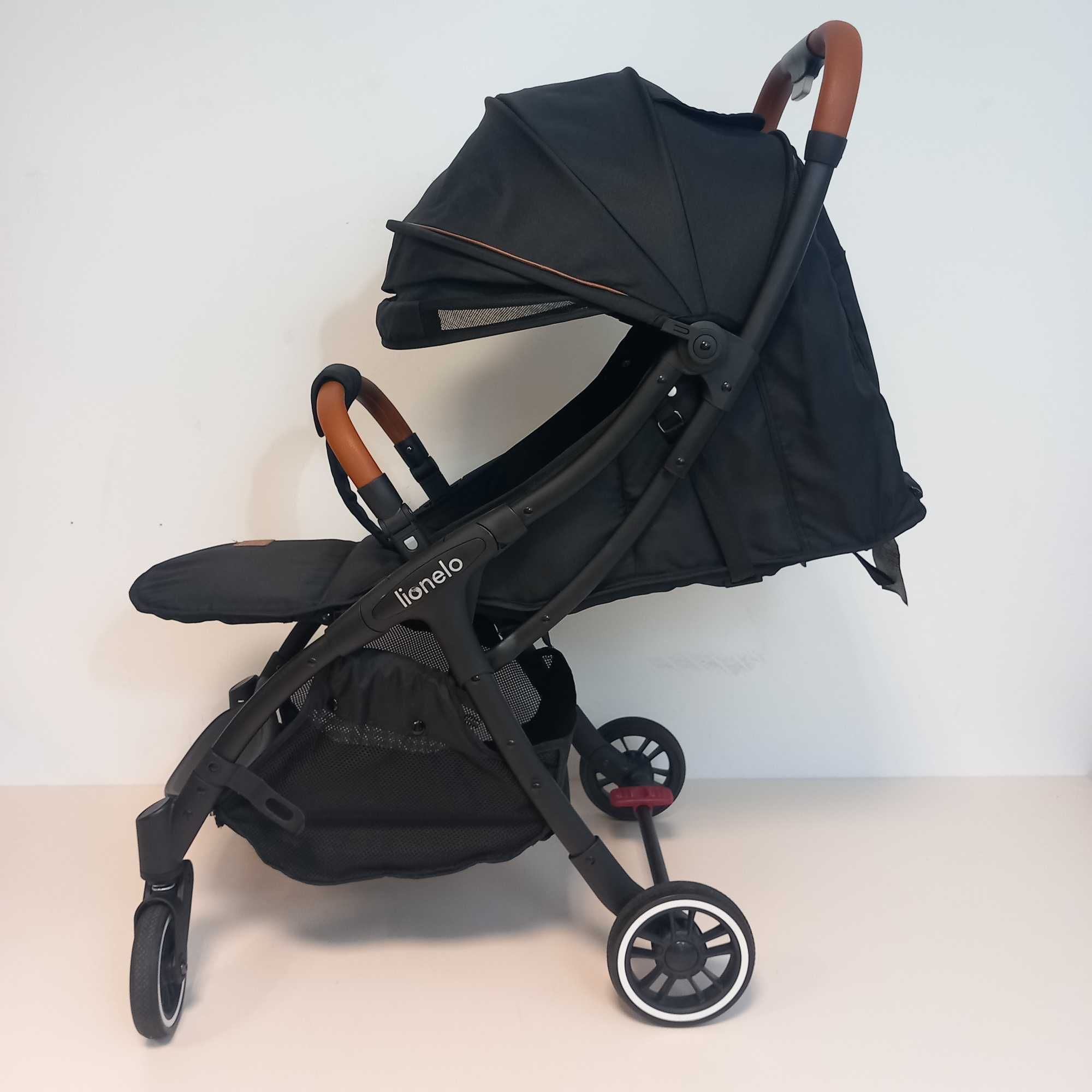 Lionelo Julie One Black Wózek spacerowy spacerówka czarny B235 A