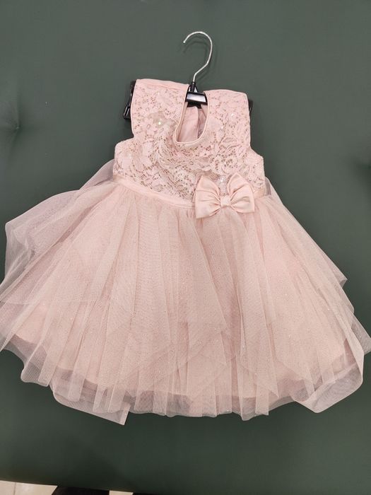 Дитяча святкова сукня.