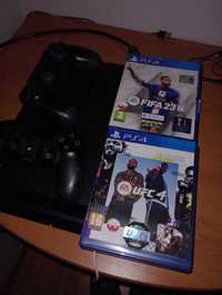 PlayStation 4 z dwoma padami z grą FIFA 2023 i UFC 4