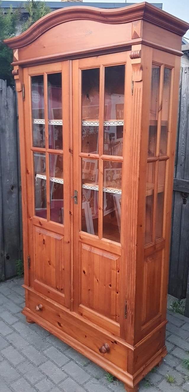 Witryna 2 drzwiowa z drewna sosnowego