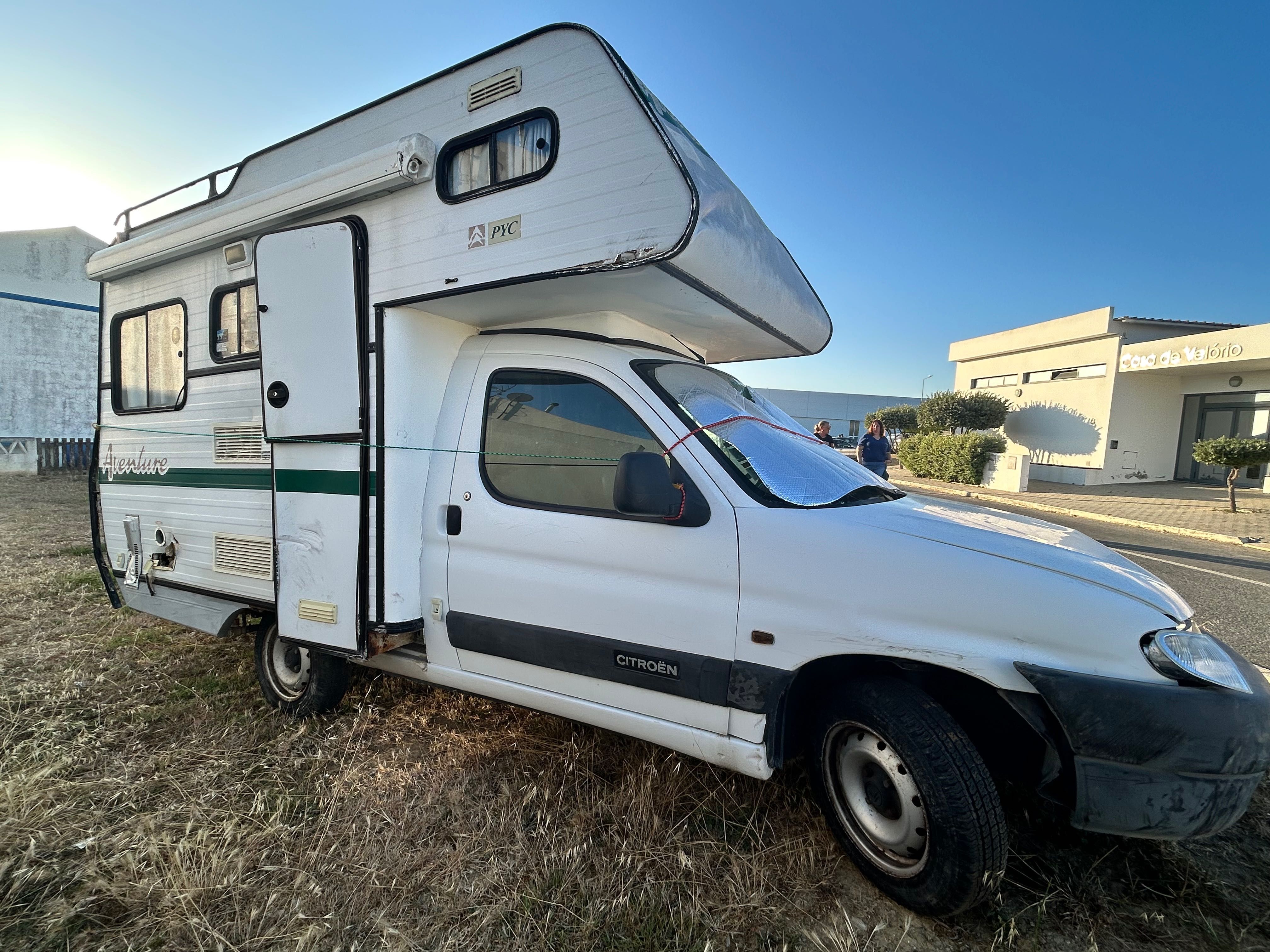 Autocaravana à Venda – Com Danos Após Acidente