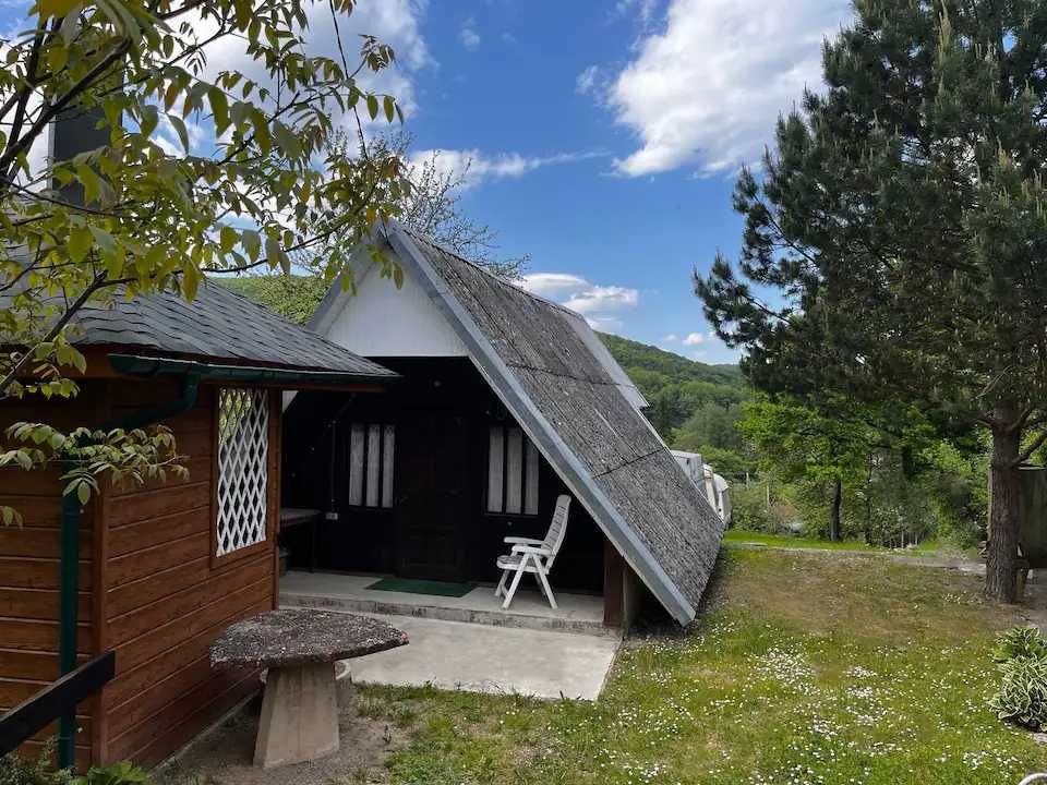 Будинок з видом на водоспад в Шешорах