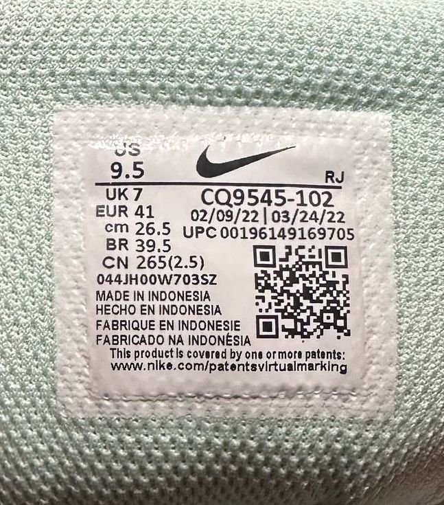 Кросівки Nike Legend Essential 2 White
