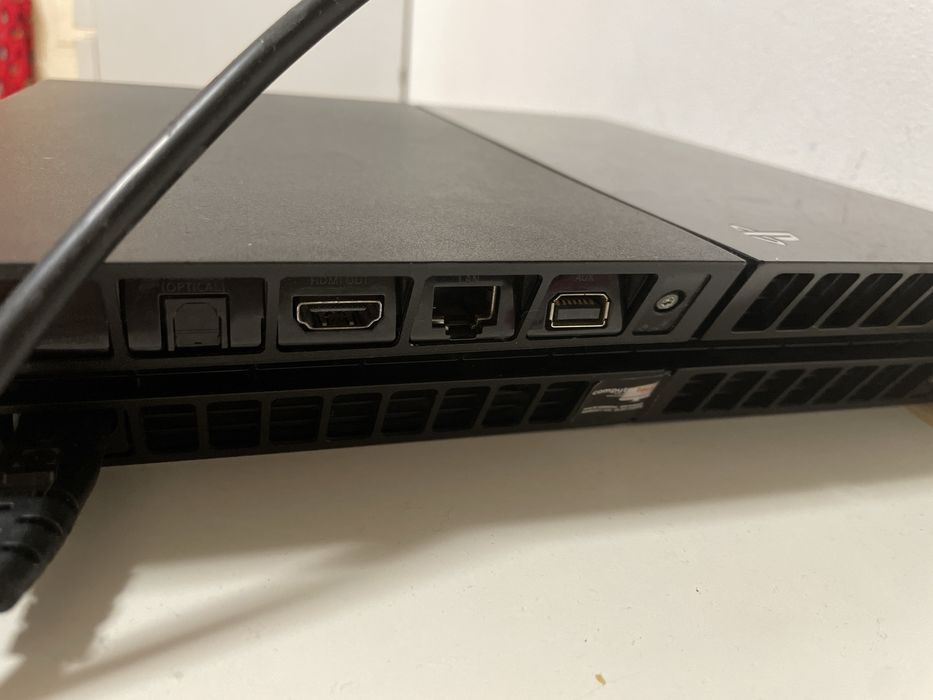 Playstation 4 fat 100% funcional. Qual quer duvida ler a descrição