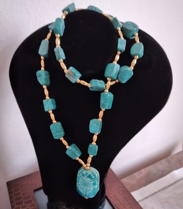 Colar com escaravelhos Egípcios