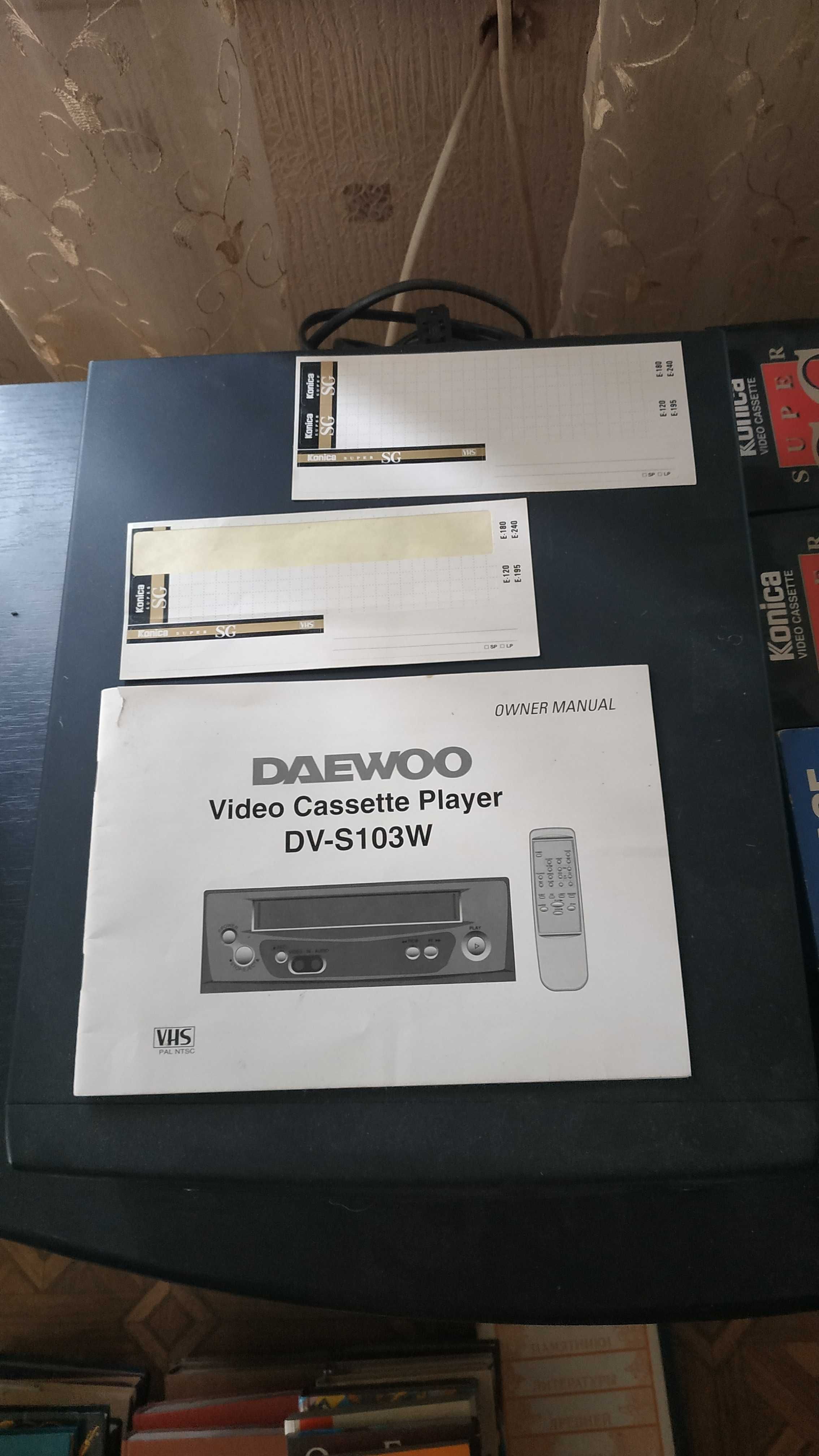 Daewoo DV-S103W с д.у. и  VHS кассетами + кабели