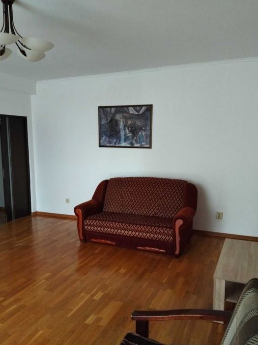 Продається двокімнатна  квартира в елітному районі.