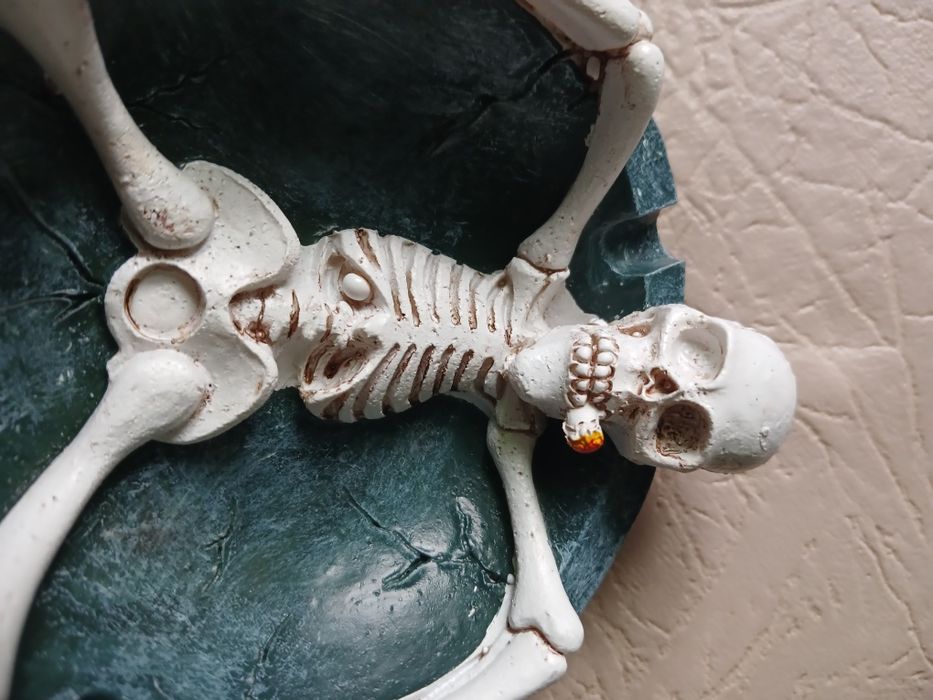 Попільничка скелет