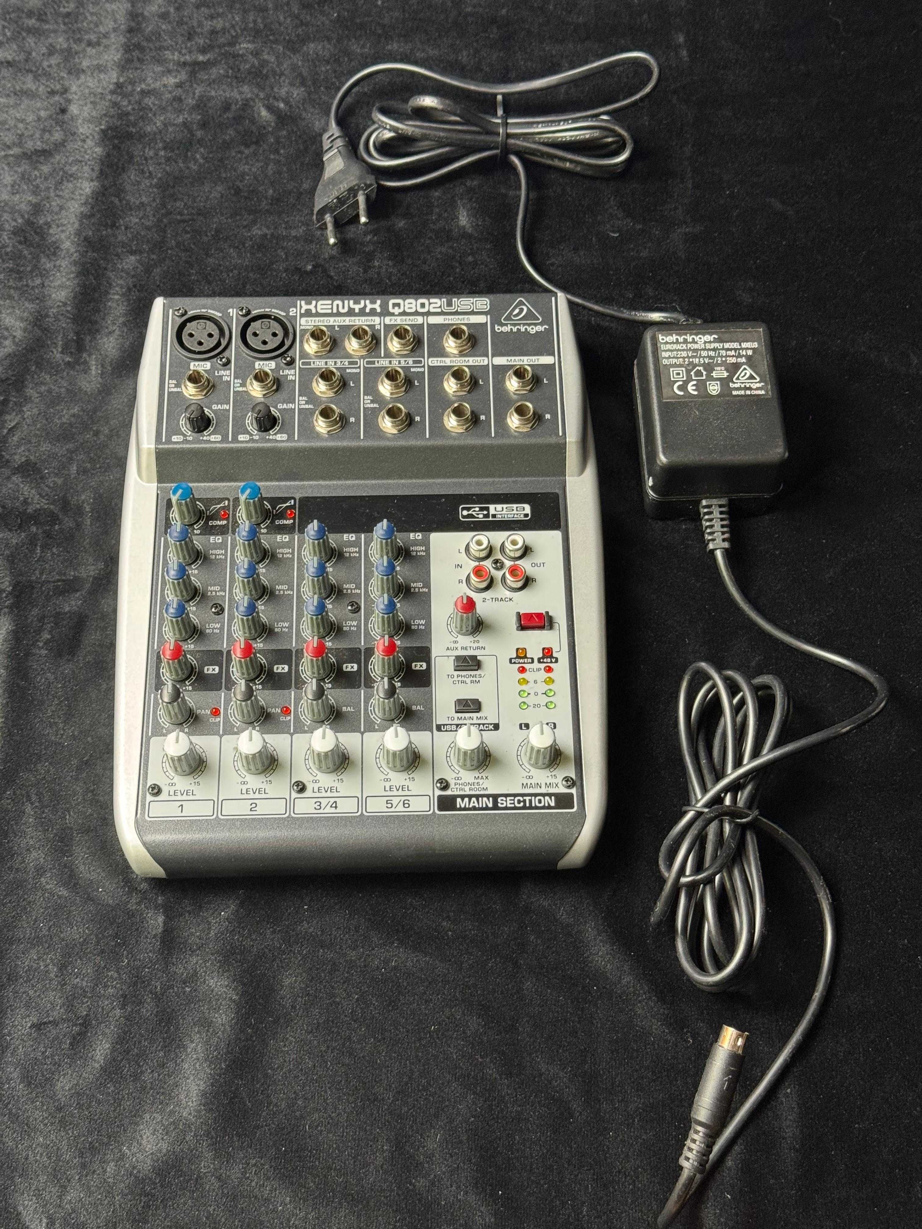 Mesa Mistura / Interface Áudio - Behringer Q802 USB