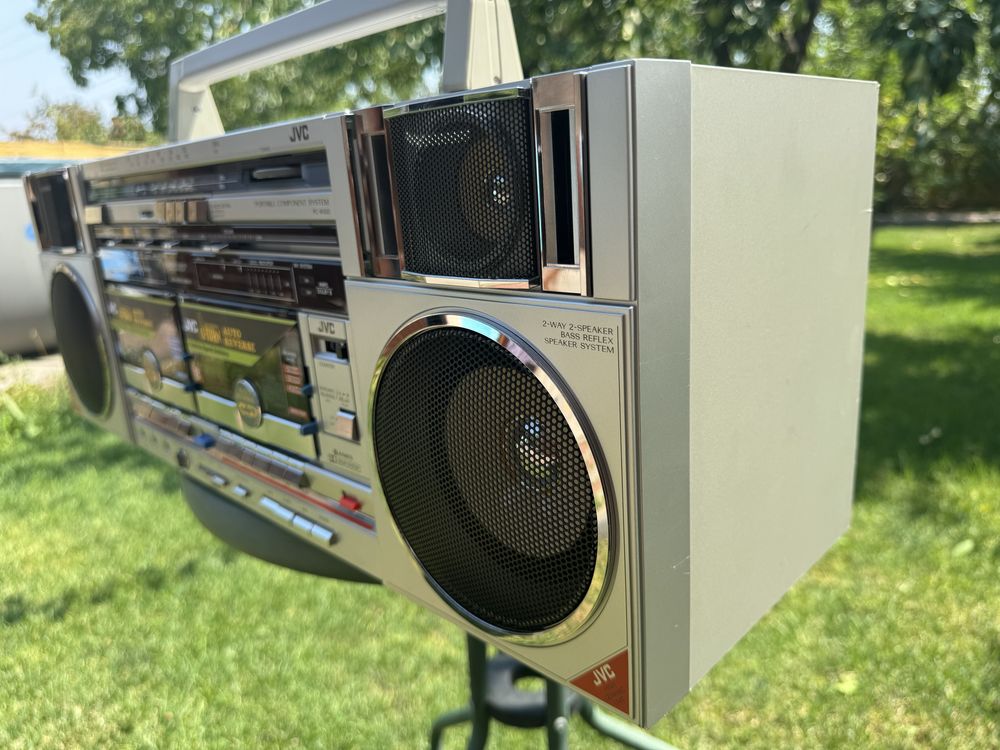 Продам магнитолу JVC  PC-W300W