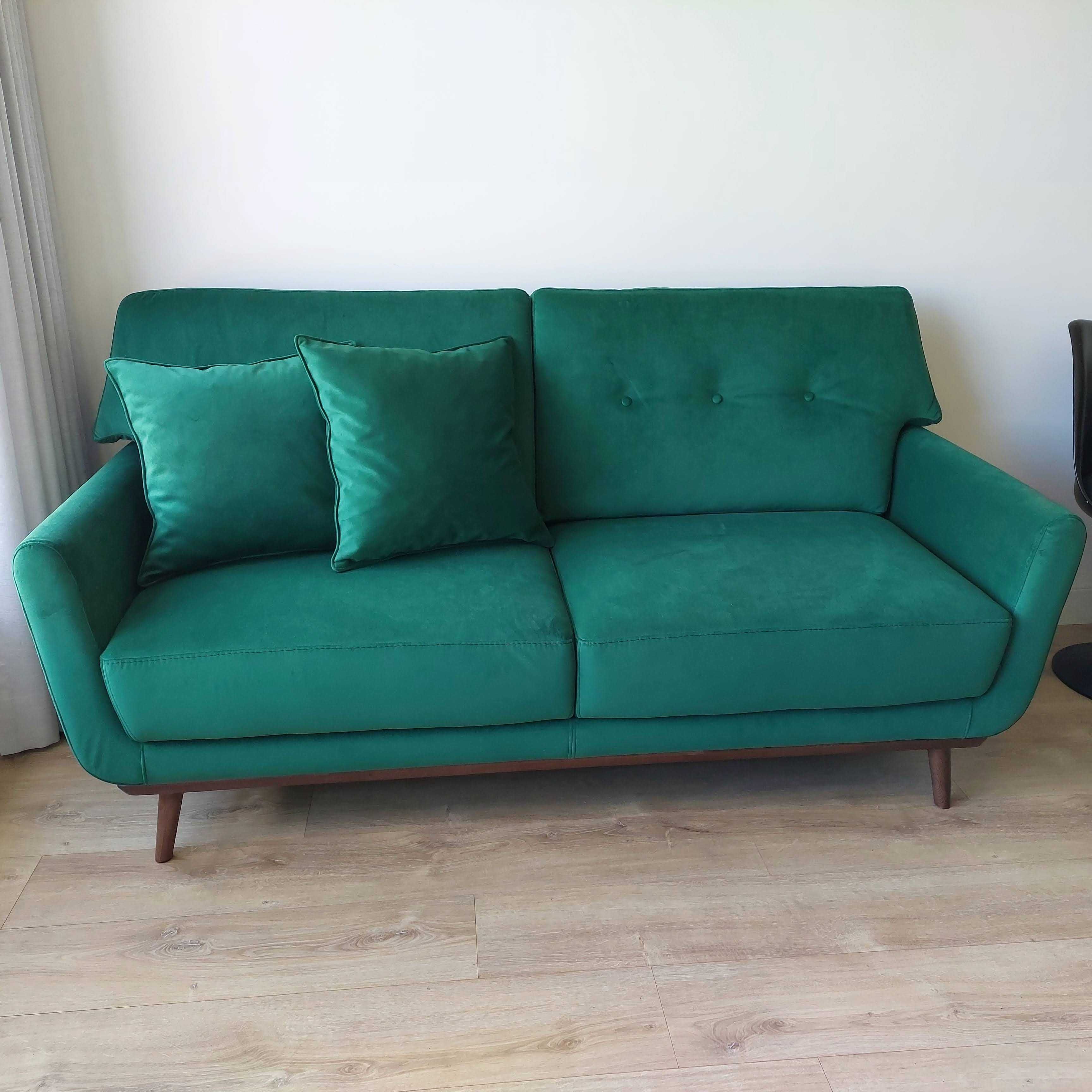 Sofá de veludo verde