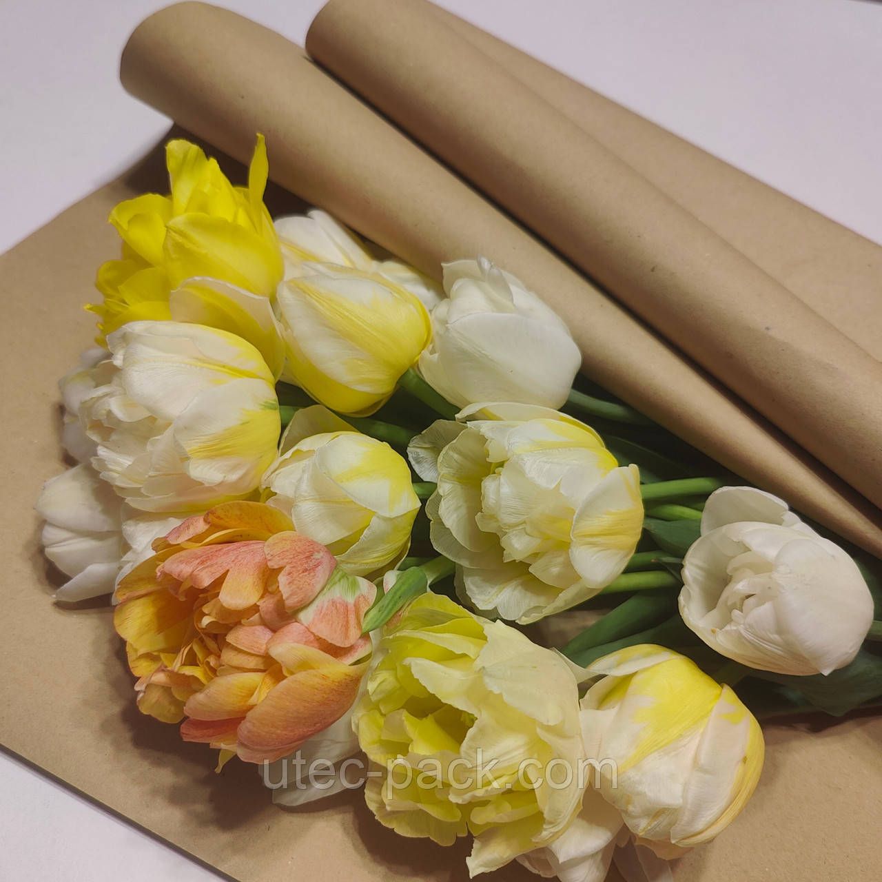 Крафт папір для пакування квітів у рулонах 0.84*50м, щільність 90г/м2