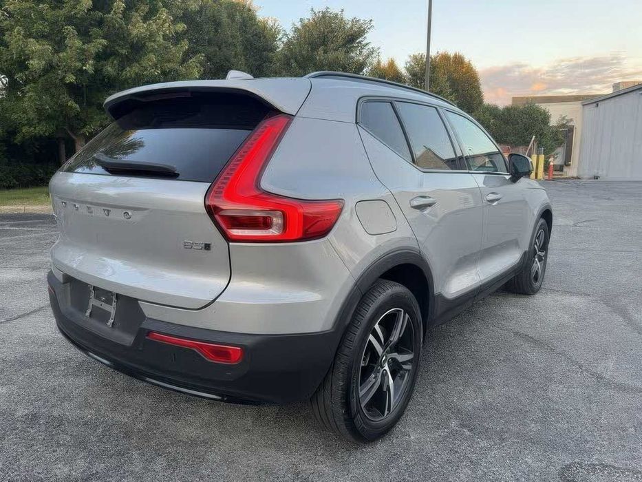 Volvo XC40      2024