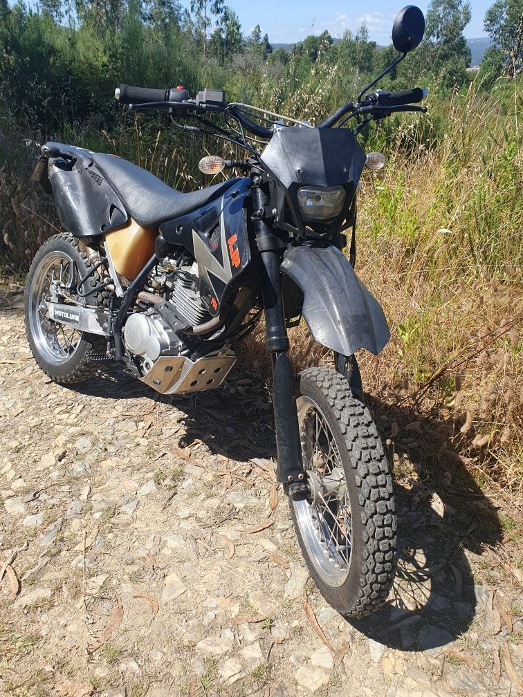 AJP PR4 200 com motor 240 de 2008