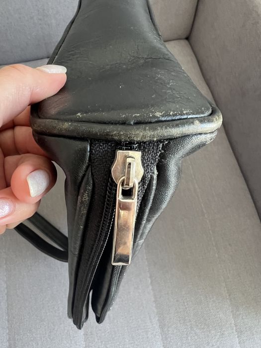 Czarna skórzana torebka na ramię trzy komory pojemna