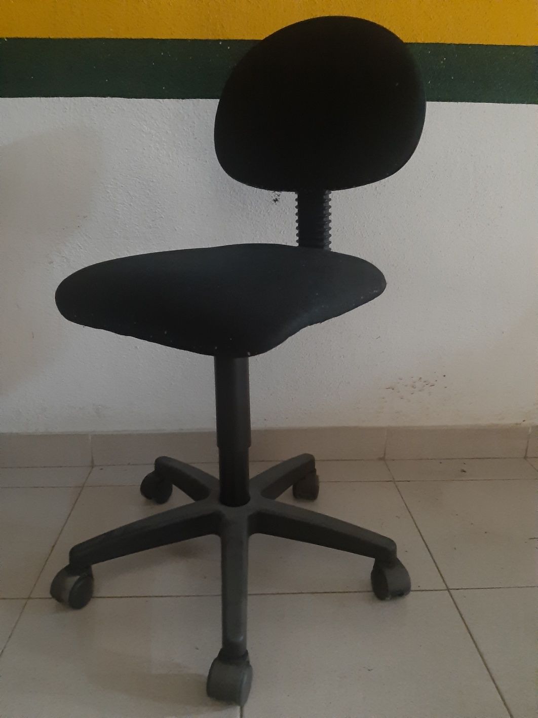 Cadeira de escritório regulável em altura