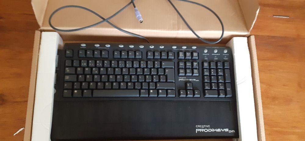Teclado c/ piano
