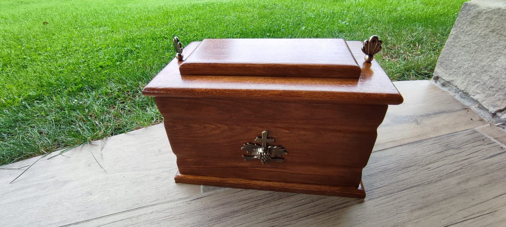 Drewniane urny pogrzebowe