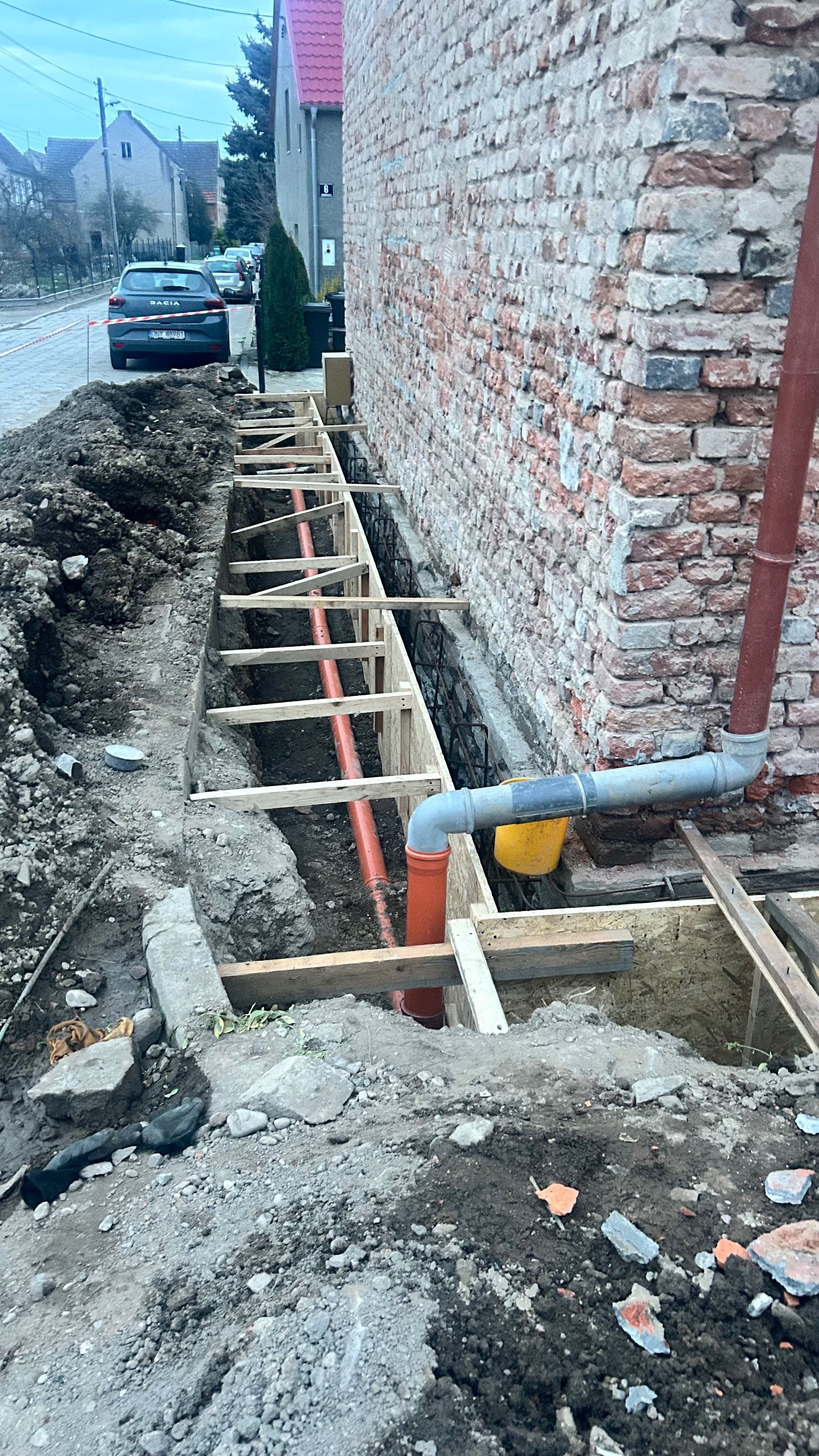 Podcinka, fundamenty, osuszanie budynków, drenaż. Prace ziemne.