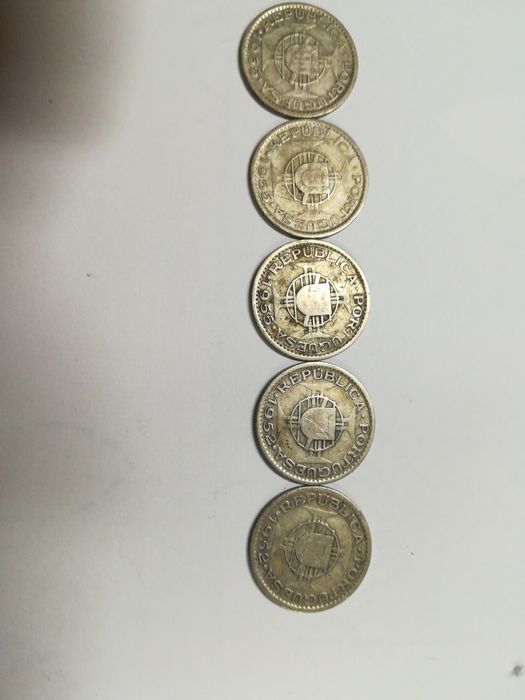 10 escudos angolanos de 1952 e 1955