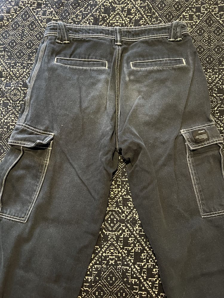 Calças cargo pretas da Pull&Bear Tam 36