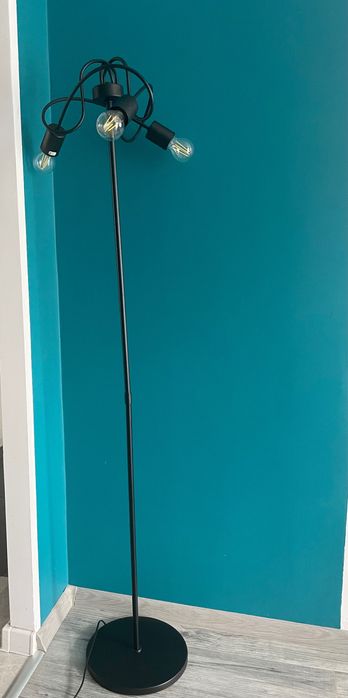 Lampa podłogowa czarna