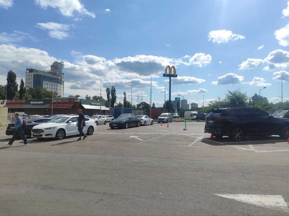 Продаж комерційного приміщення пр-т Бажана 17, метро, Макдональдс