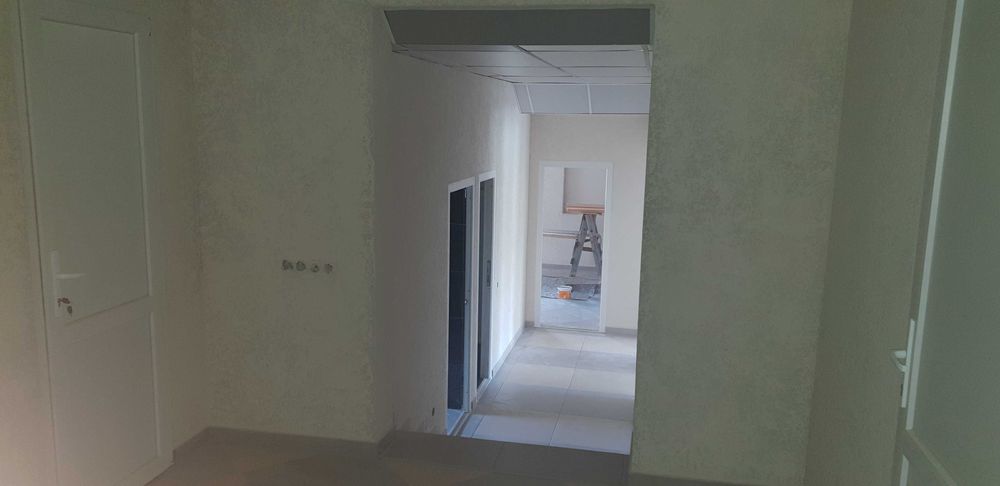 Приміщення 375м з орендарями і РЕМОНТОМ .Кукурудзяна 4