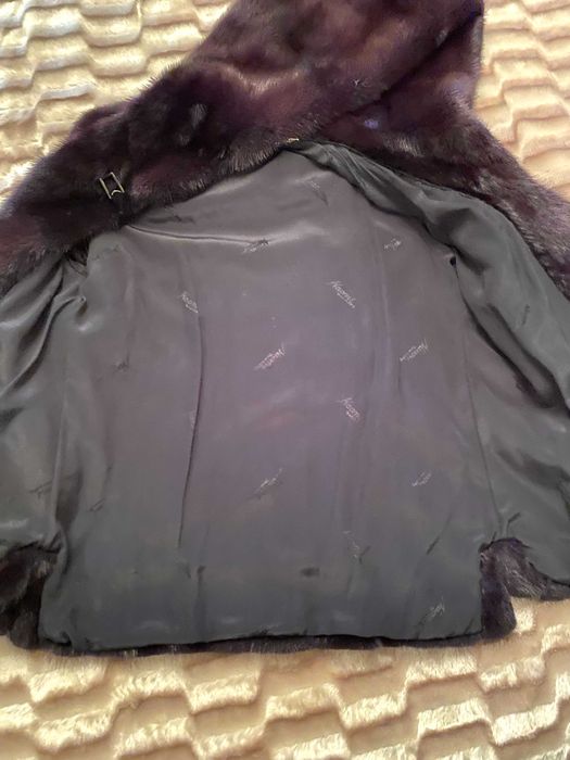 Продам норкову шубу