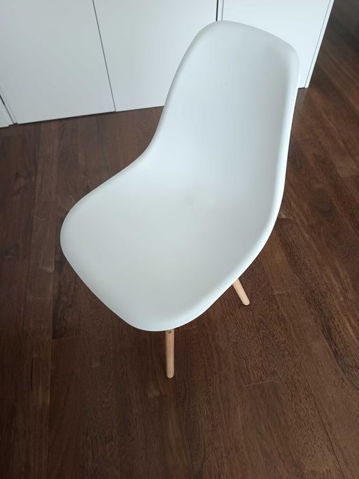 Cadeira branca bonita