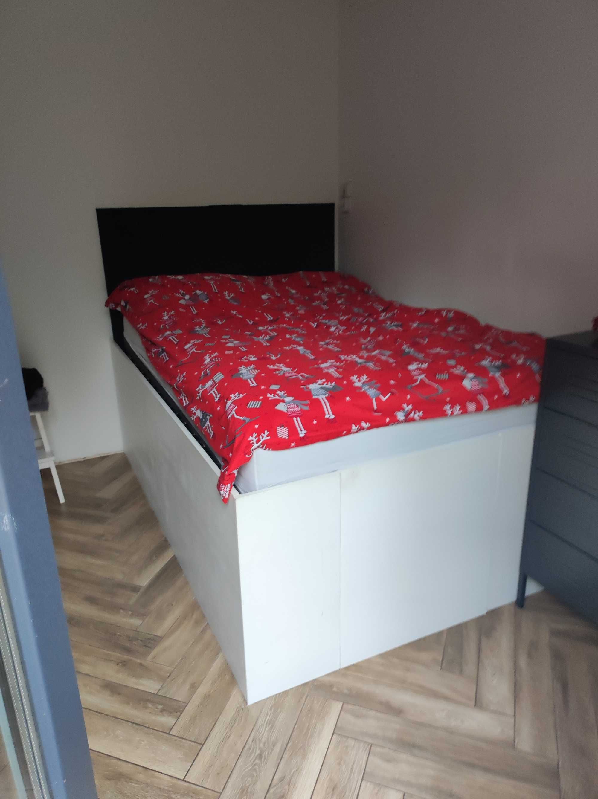 Łóżko  140 na 200 z materacem