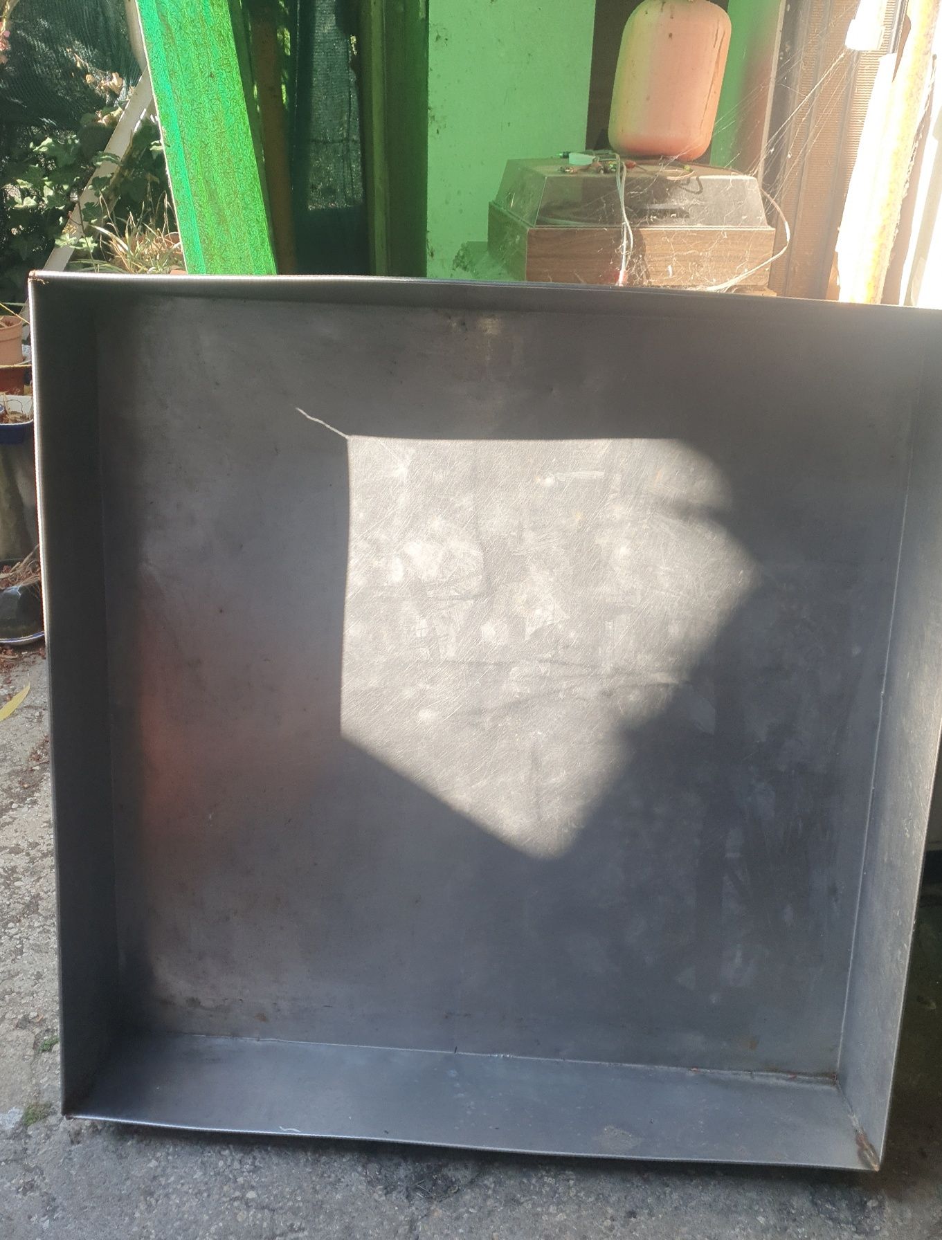 Tabuleiro de inox para proteger  interior de carrinha de 2 lugares