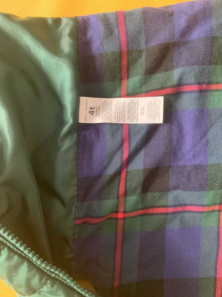 Продам жилет Carters р. 4роки