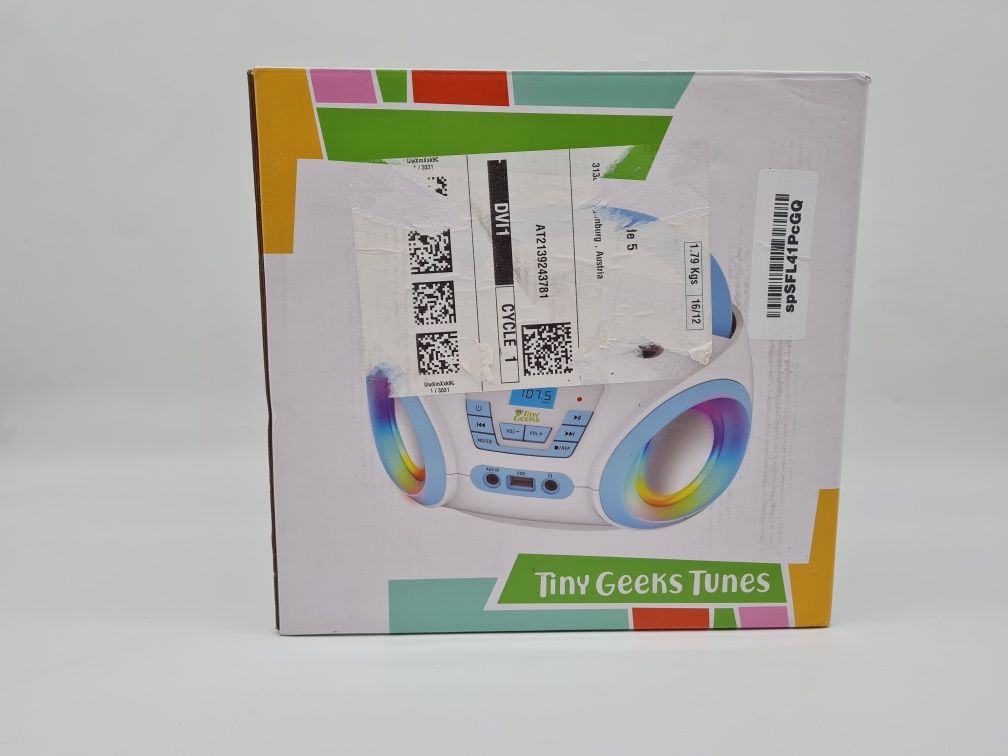 Tiny Geeks Odtwarzacz CD z portem USB  wejściem audio i radio FM