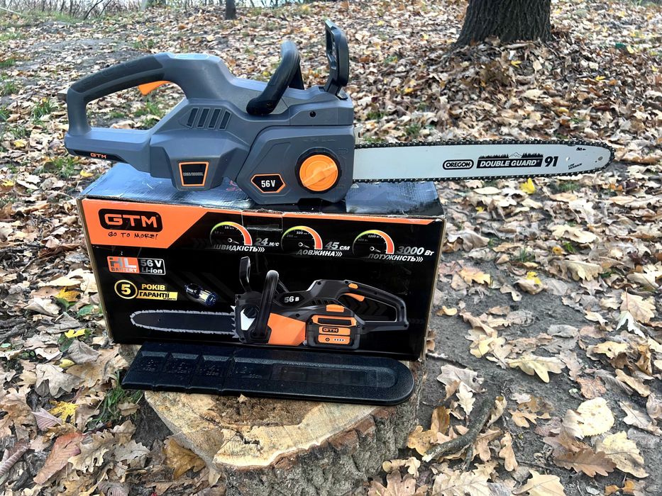 Фактично нова акумуляторна пила GTM CS56/3000BL KIT з двигуном 3000 Вт