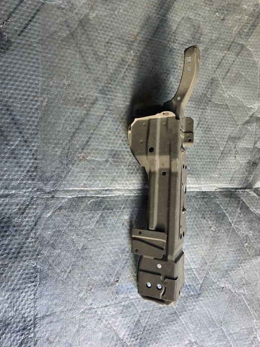 pas przód wspornik pionowy Toyota C-HR