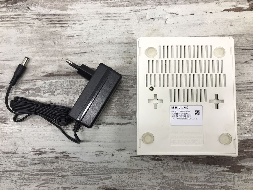 Роутер Mikrotik RB951Ui-2HnD