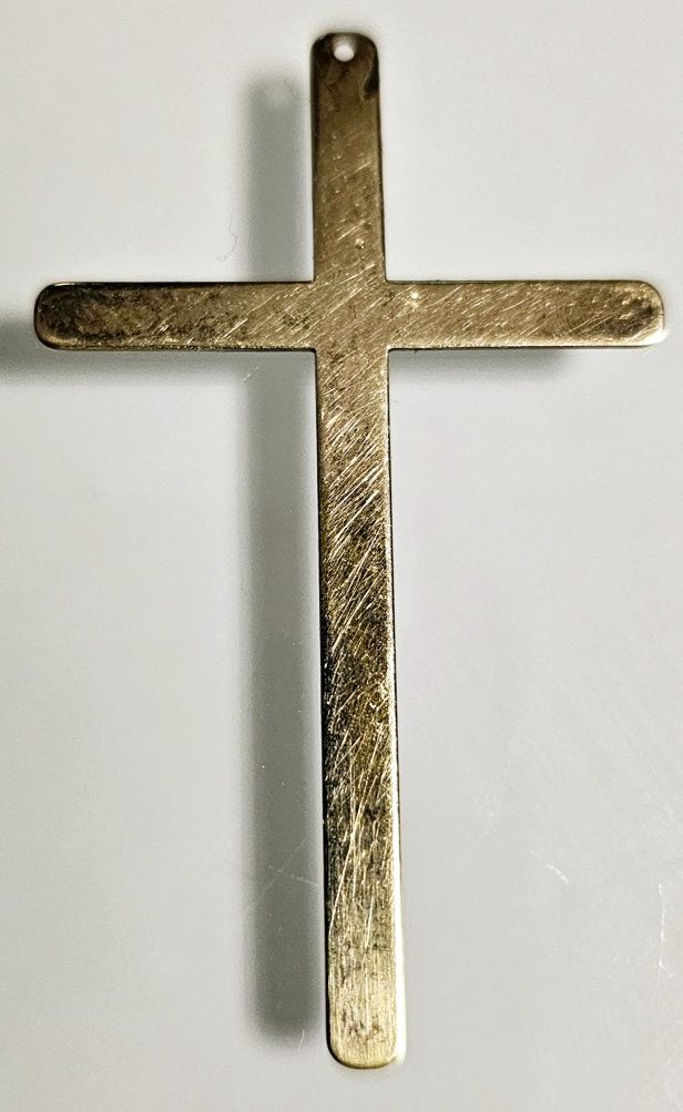 Cieniutka zawieszka krzyżyk w kolorze złotym, 5 cm