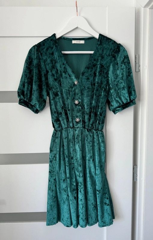 Welurowa sukienka mini Reserved XS