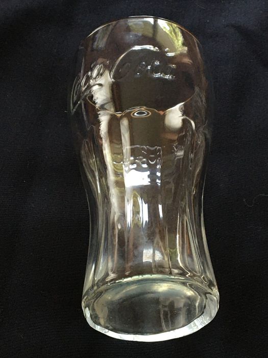 Coca Cola 0,5 l, tłoczona szklanka