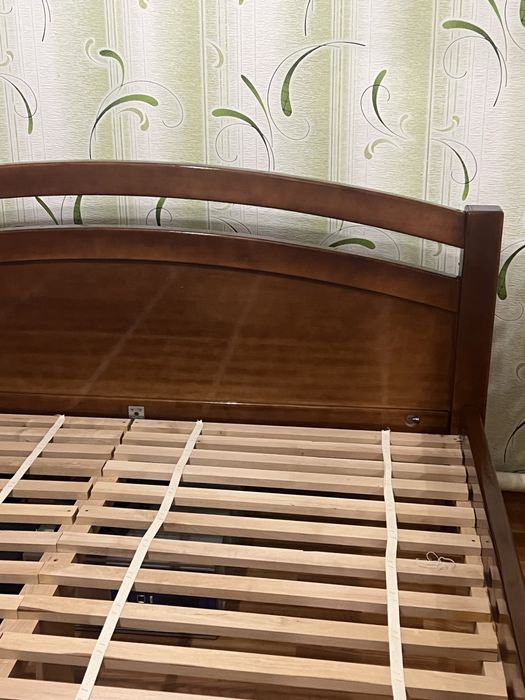 Продам кровать из натурального дерева 14700